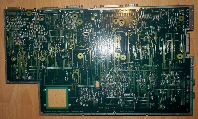 File:Falcon CA401332 Base PAL.jpg